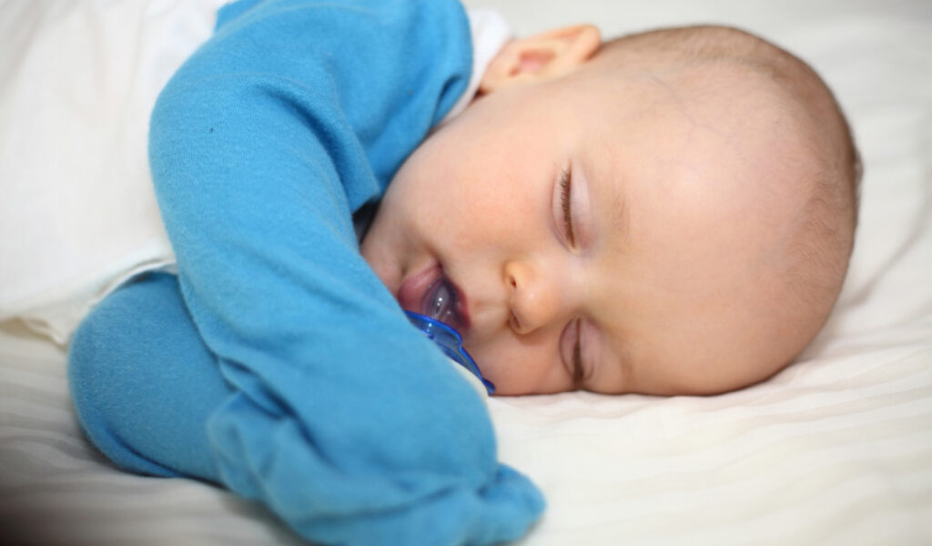 Baby und Kleinkinder brauchen gut Matratzen